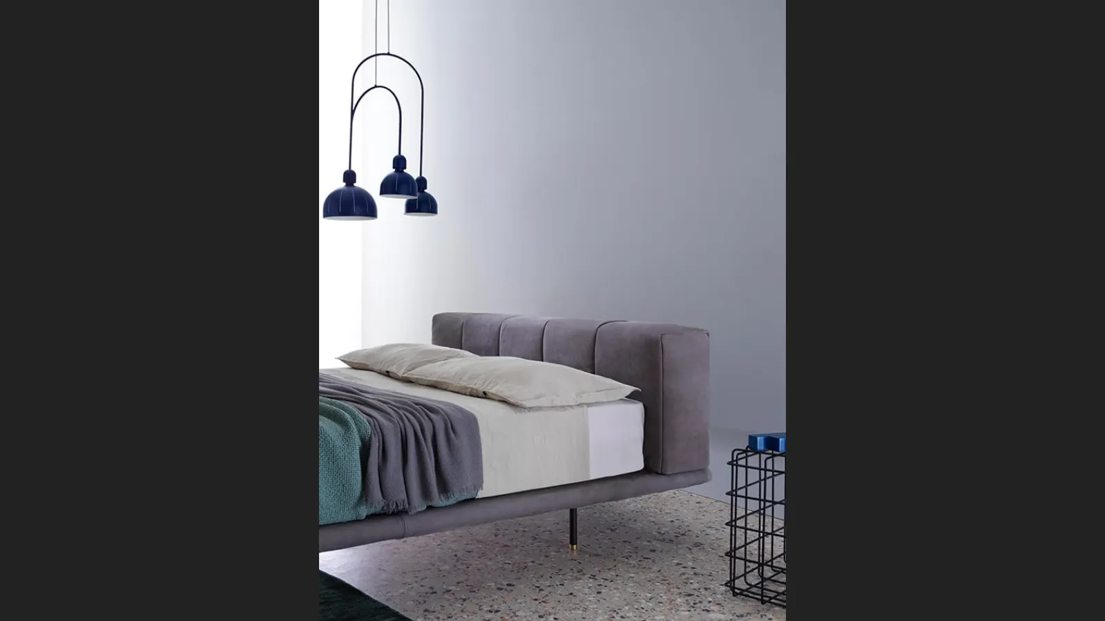 Letto matrimoniale con testiera Pixel Air di Saba
