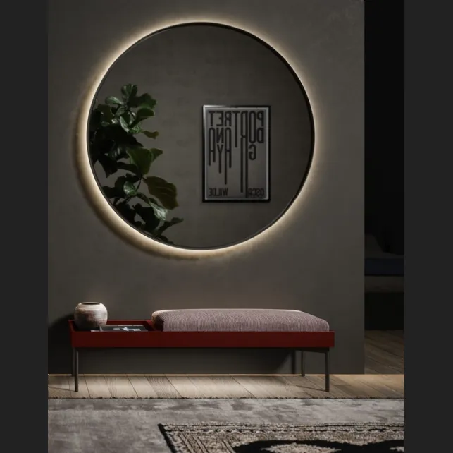 Specchio Astrid con cornice in laccato ossidato retroilluminata di Novamobili