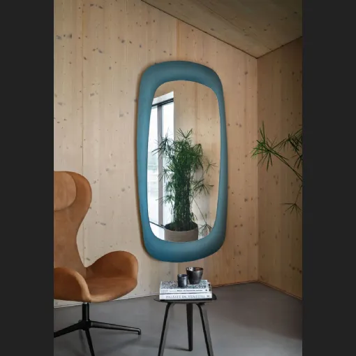 Specchio Bold H200 con cornice in tessuto di Midj