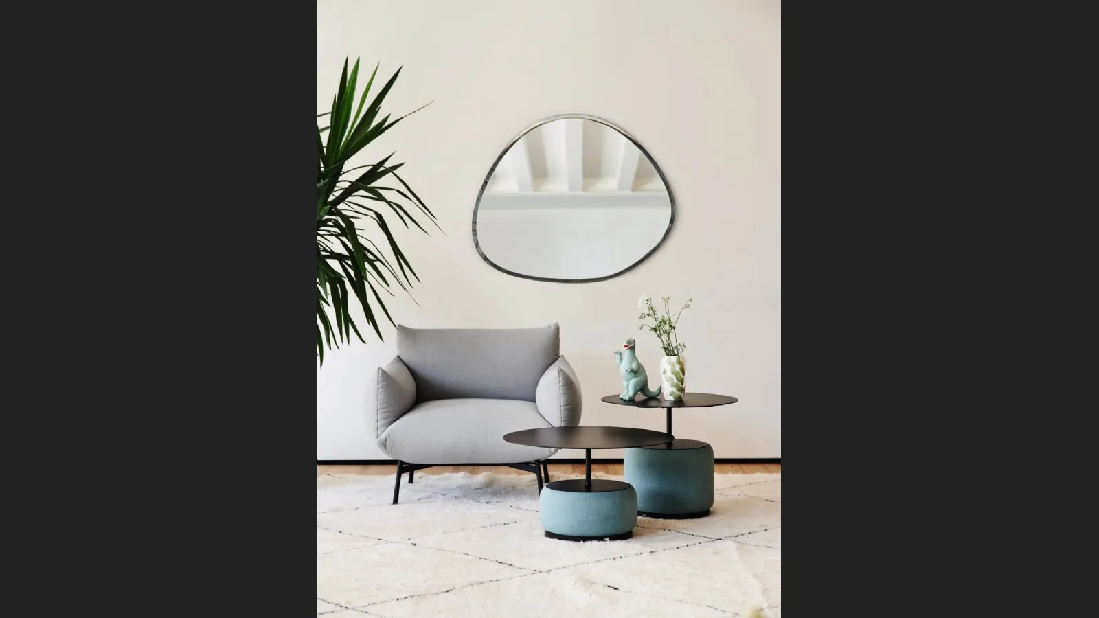Specchio irregolare con bordo bisellato Spot M di Midj