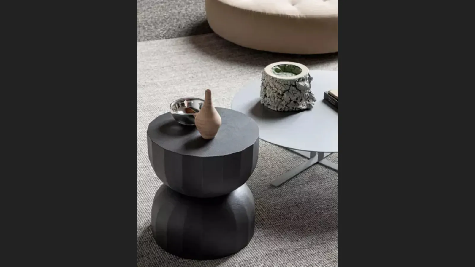 Tavolino Teo in poliuretano con finitura in ecomalta di Saba
