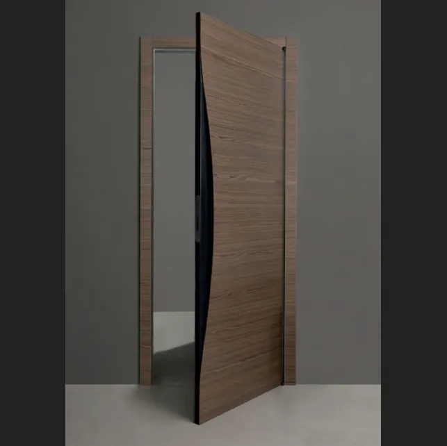 Porta per interni di design in legno noce canaletto con serratura magnetica Blow di Albed