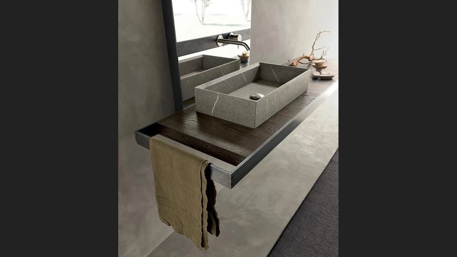 Mobile da Bagno in Rovere con portasciugamano in ferro e lavabo in pietra piasentina Surf 03 di Modulnova bagni