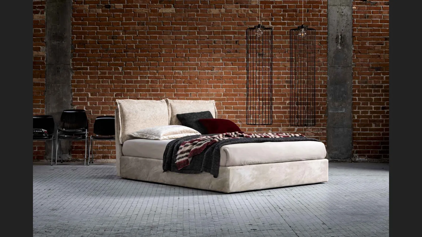 Letto in tessuto imbottito con box contenitore e testiera Gabbana di Veneran
