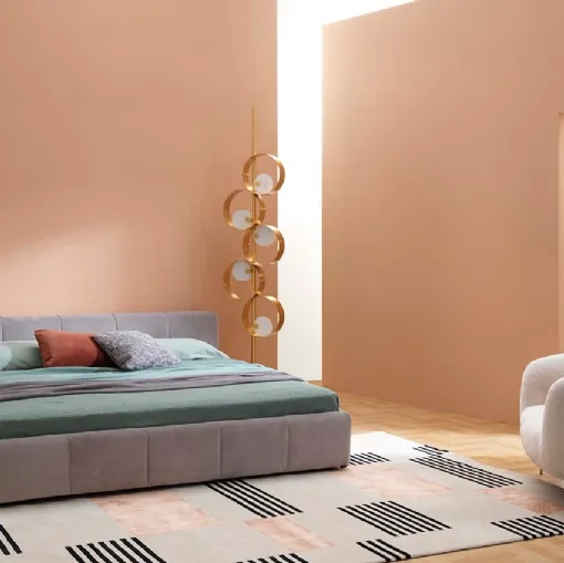 Letto con testiera e giroletto trapuntati Pixel Box di Saba