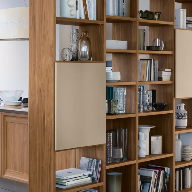 Libreria divisoria Living in finitura Noce Canaletto e laccato opaco Beige Ecru di Veneta Cucine