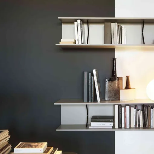Libreria a muro Mimì in laccato bianco di Lema