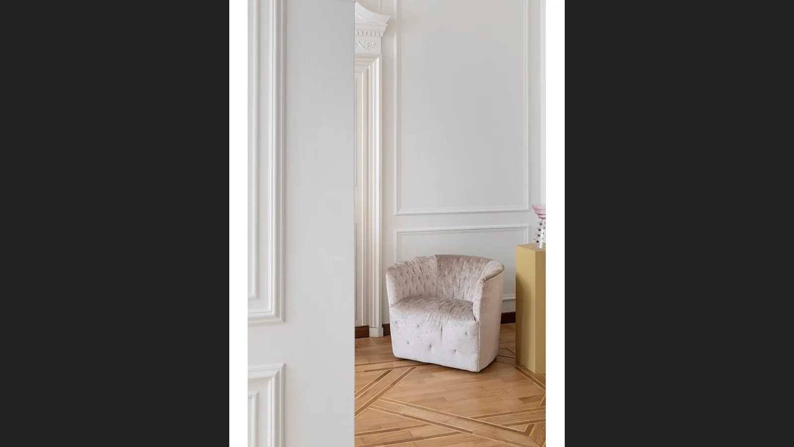 Poltroncina in tessuto Amélie di Saba