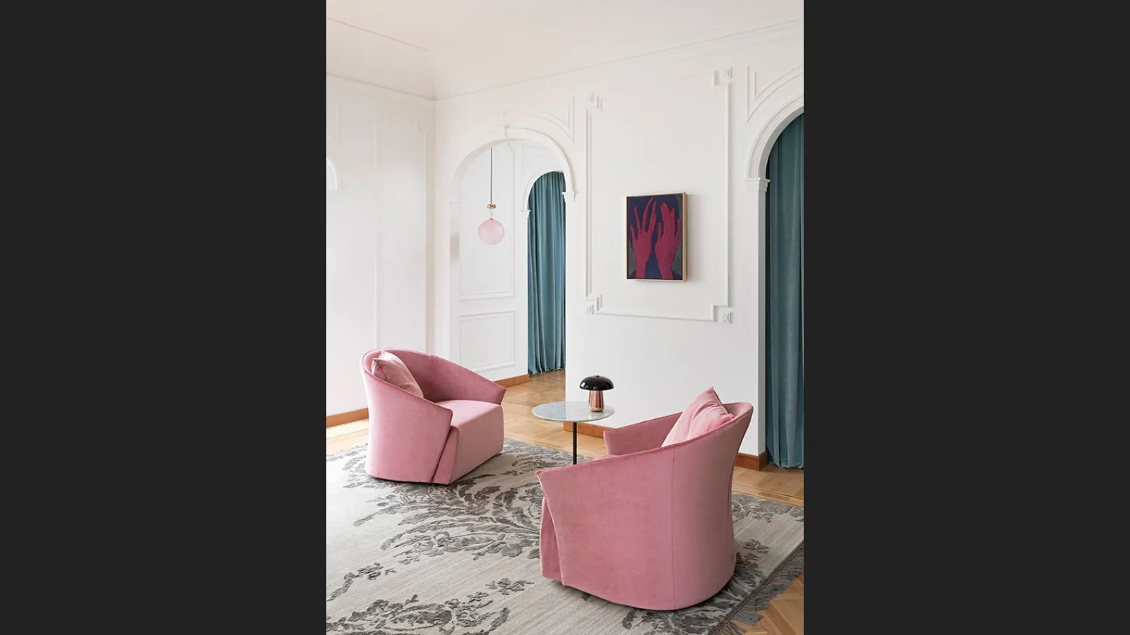 Poltroncina in tessuto rosa antico Bustier di Saba