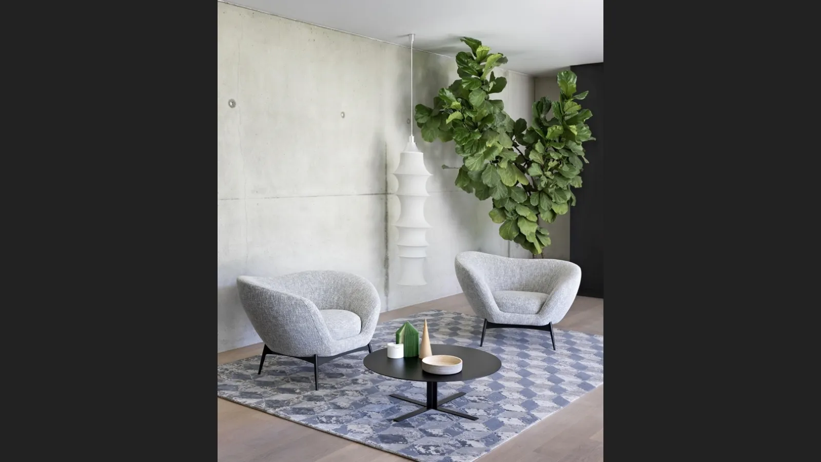 Poltroncina Oltremare in tessuto di Saba