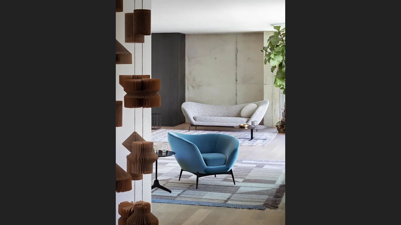 Poltroncina Oltremare in velluto di Saba