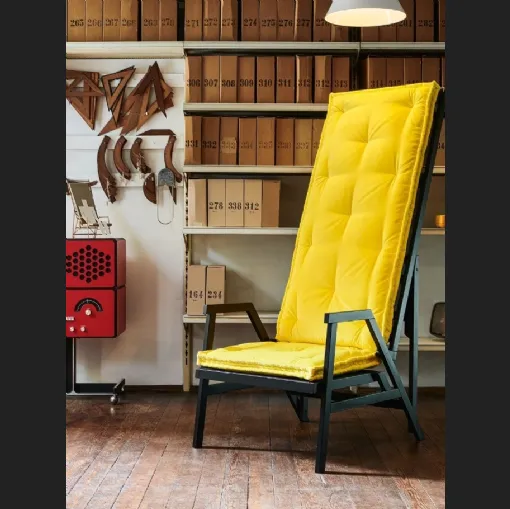 Poltrona letto PoLet in tessuto imbottito e trapuntato con schienale completamente reclinabile di Twils Lounge