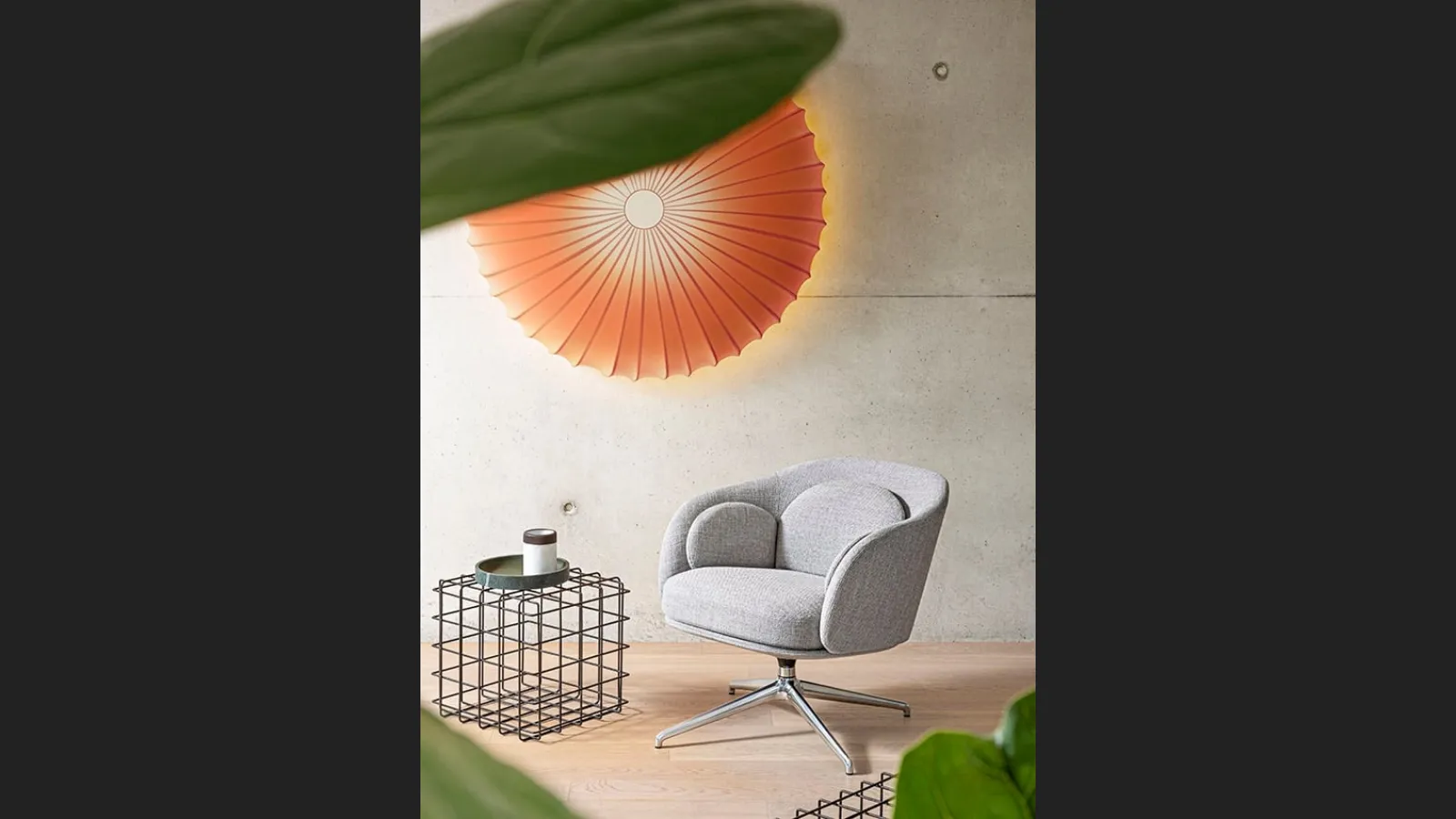 Poltrona Sunset Armchair in tessuto imbottito di Saba