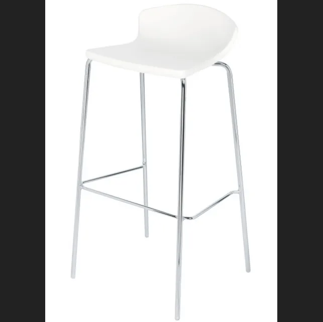 Sgabello Simply con seduta in tecnopolimero e base in metallo di Veneta Cucine