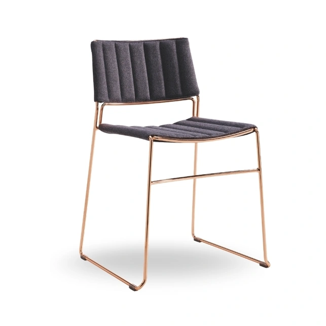 Sedia in tessuto Slim di Midj