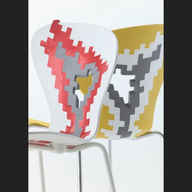 Sedia di design Pixel in tecnopolimero e gambe in metallo di Veneta Cucine