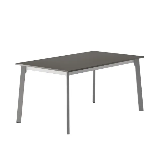 Tavolo Crono con piano in laminato e struttura in metallo di Veneta Cucine