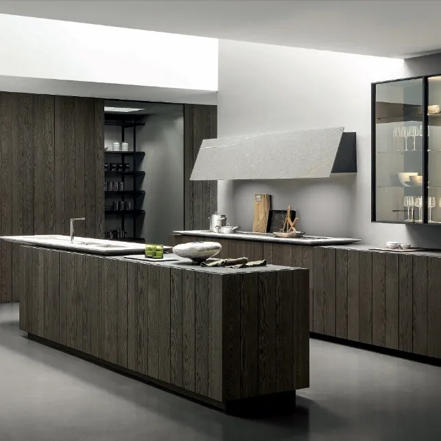 Cucina Design con isola Float finitura Rovere Carbone con top in Pietra Piasentina Fiammata di Modulnova