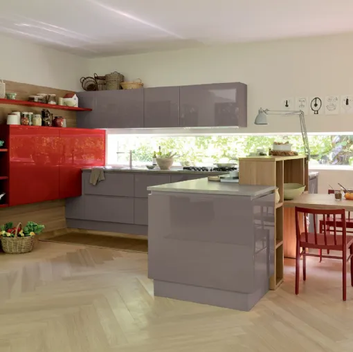 Cucina Moderna con penisola Extra Go in laccato lucido Marron Visone e Rosso veneziano di Veneta Cucine