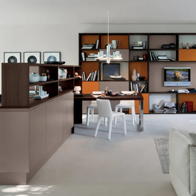 Cucina Moderna con isola Extra Go in laccato Marrone Visone e Rovere Botte di Veneta Cucine