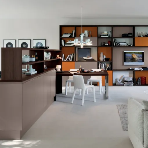Cucina Moderna con isola Extra Go in laccato Marrone Visone e Rovere Botte di Veneta Cucine