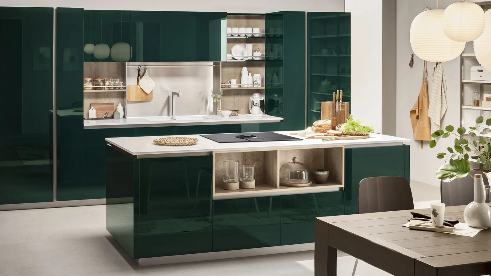 Cucina Moderna Lounge con isola in laccato lucido Verde Alpi di Veneta Cucine