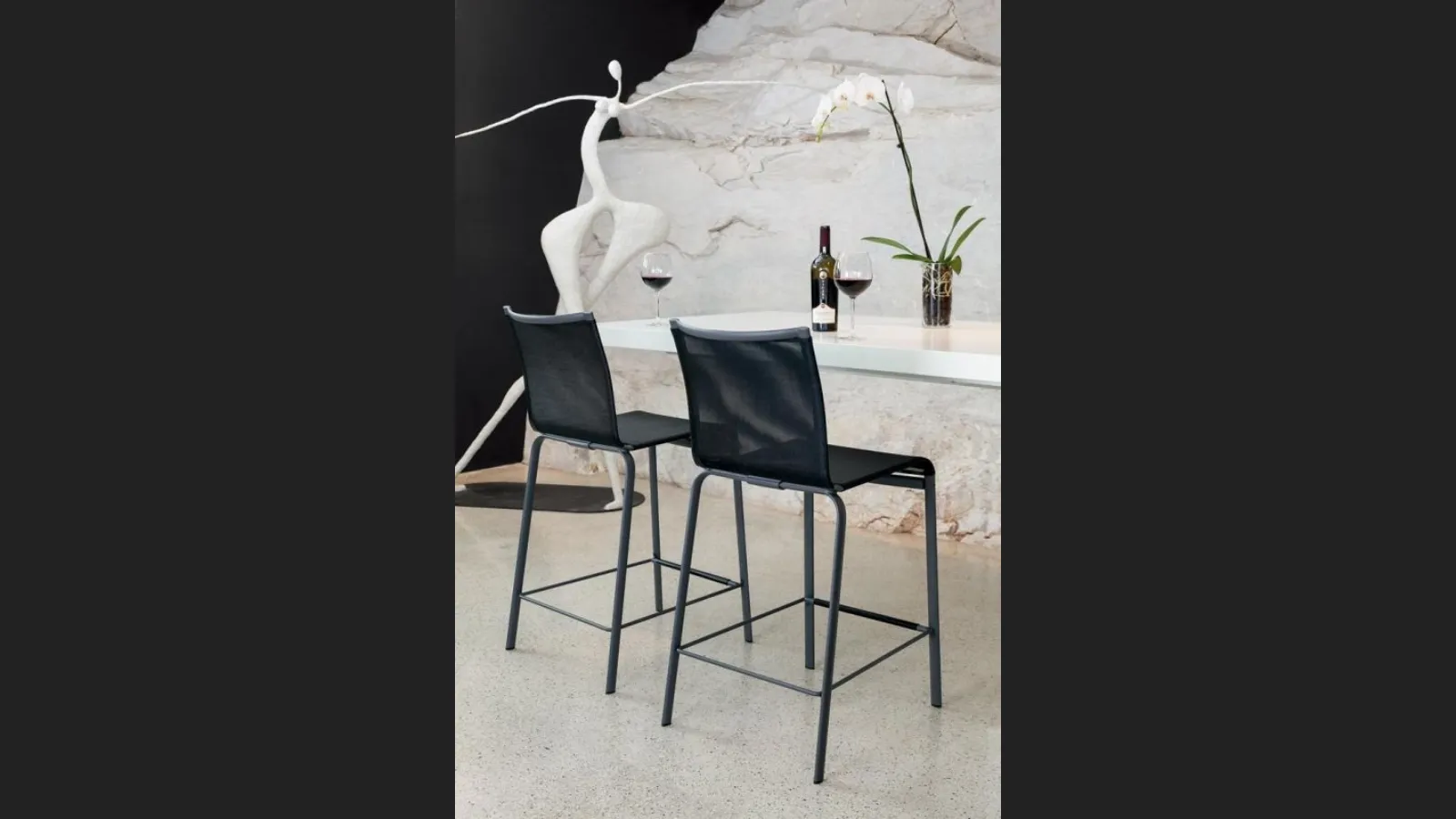 Sgabello da giardino Net SG Outdoor con seduta in Texplast e struttura in acciaio laccato di Bontempi