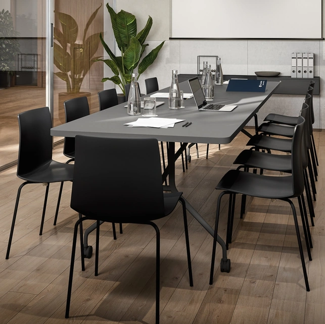 Sedia Ospiti in tessuto con gambe in metallo Sneek di Cinquanta3